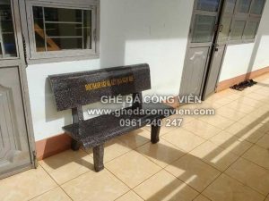 ghe da mau den nhieu tien 1 cai