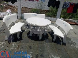 ban ghe da tron trang bao nhieu tien 1 bo