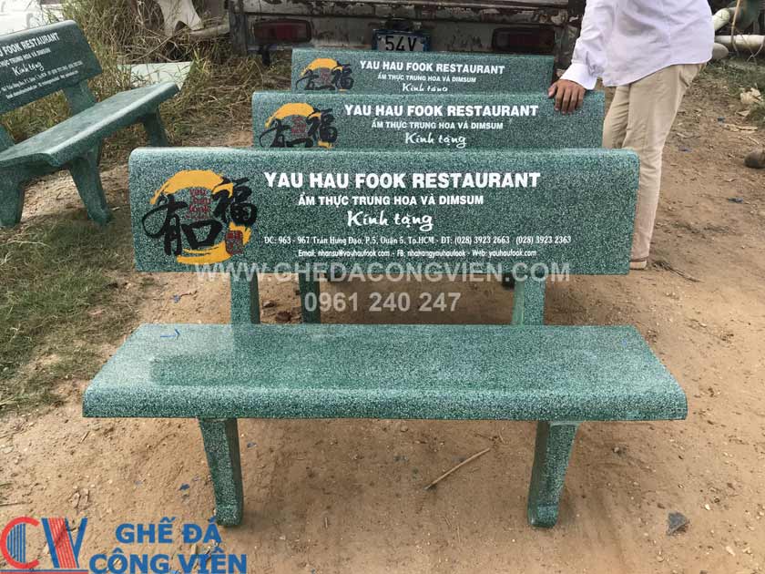 Giá bàn ghế đá tự nhiên dao động tùy loại đá và kích thước bộ