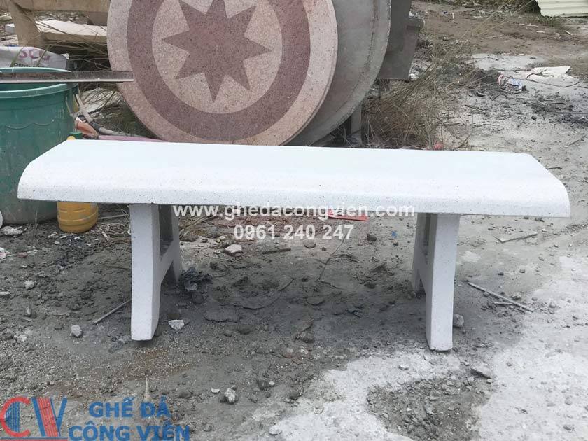 Ghế đá sân trường giá bao nhiêu?