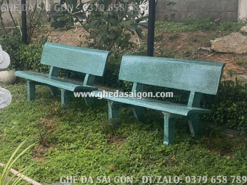 ghế đá thông dụng màu xanh